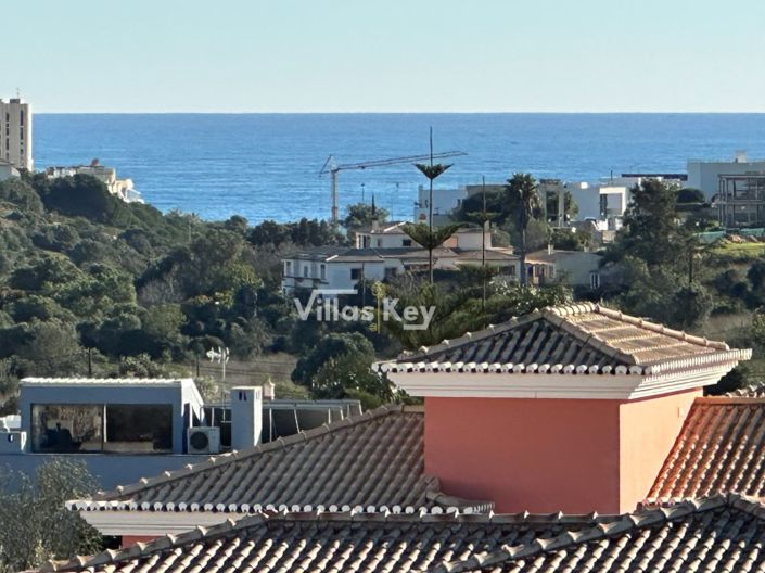 Image No.2-4 Bed House for sale