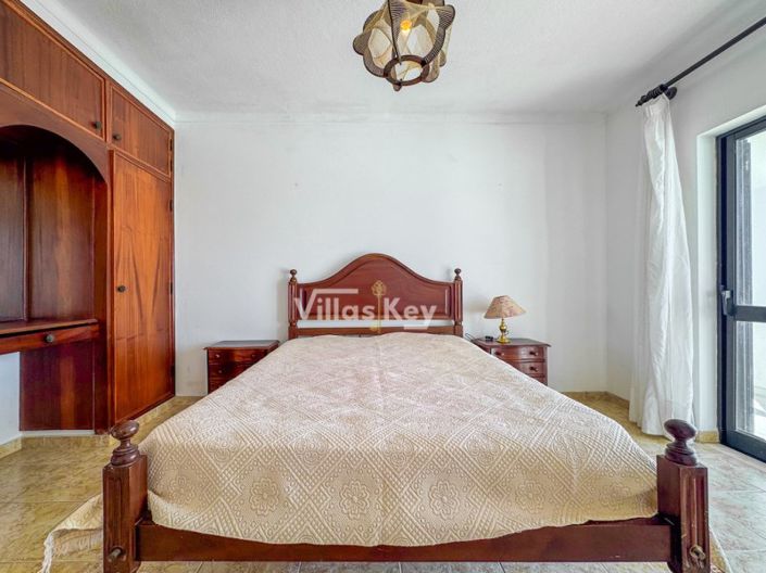 Image No.27-4 Bed House for sale