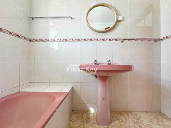 Image No.29-4 Bed House for sale