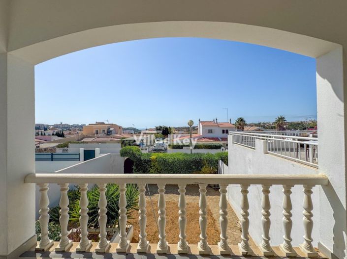 Image No.31-4 Bed House for sale