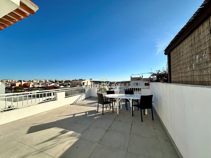 Image No.40-4 Bed House for sale