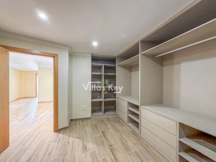 Image No.10-2 Bed House for sale