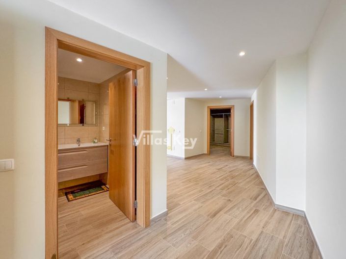 Image No.11-2 Bed House for sale