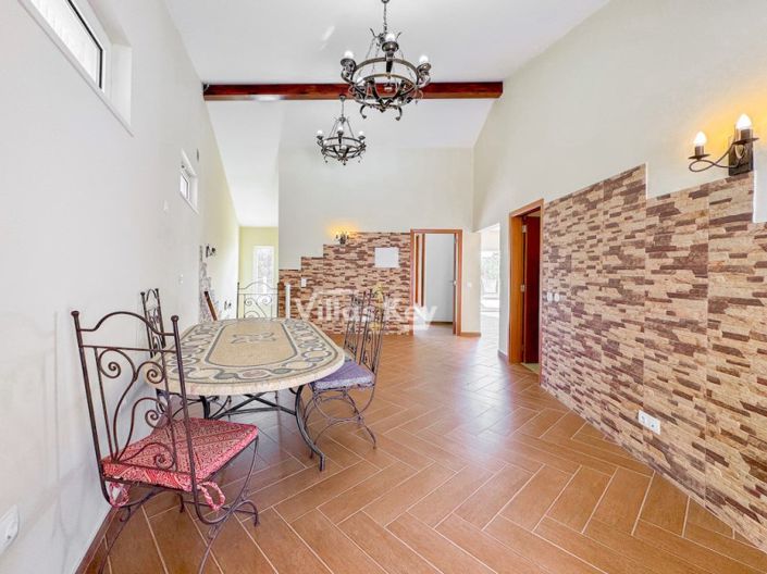 Image No.12-2 Bed House for sale