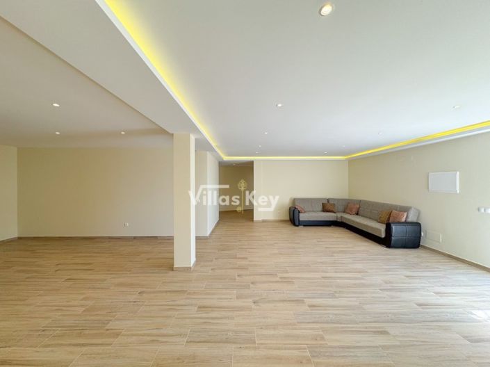 Image No.13-2 Bed House for sale