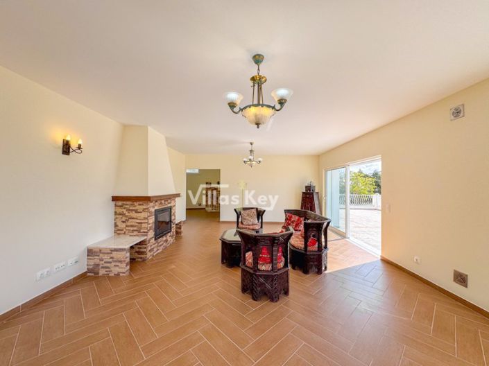 Image No.4-2 Bed House for sale