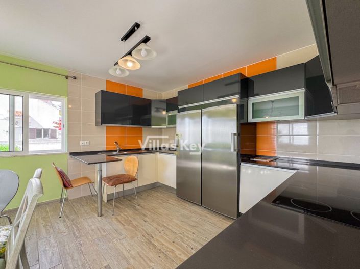 Image No.5-2 Bed House for sale