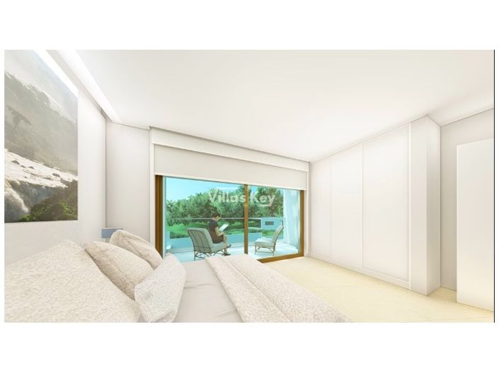 Image No.8-4 Bed House for sale