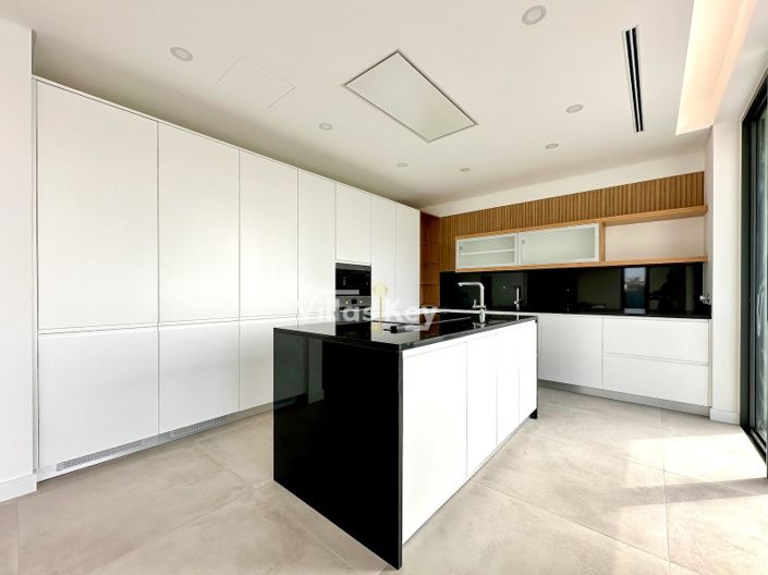 Image No.10-4 Bed House for sale