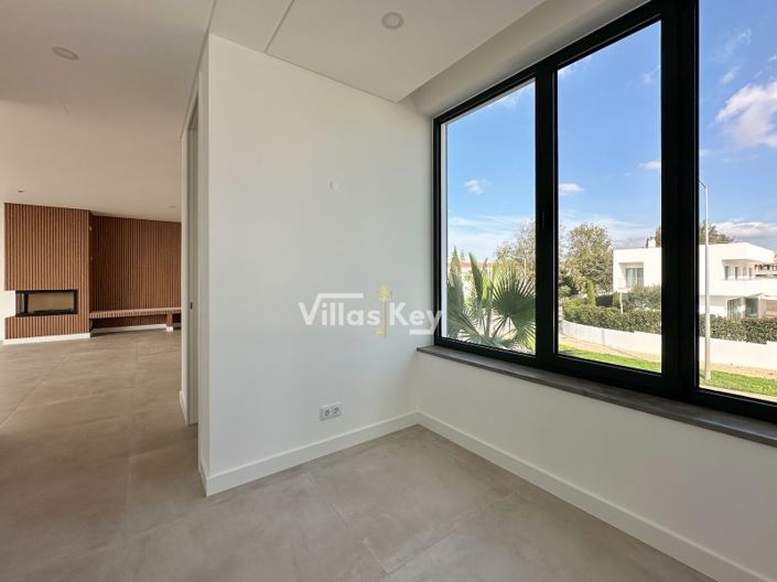 Image No.12-4 Bed House for sale