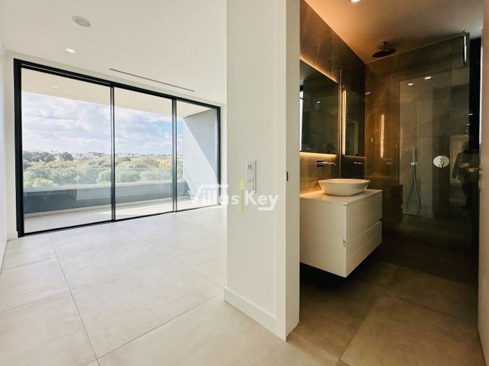 Image No.15-4 Bed House for sale