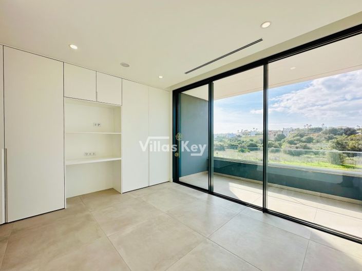 Image No.17-4 Bed House for sale