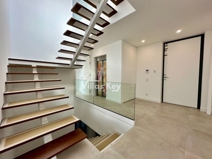 Image No.26-4 Bed House for sale