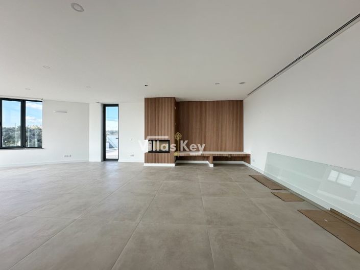 Image No.7-4 Bed House for sale