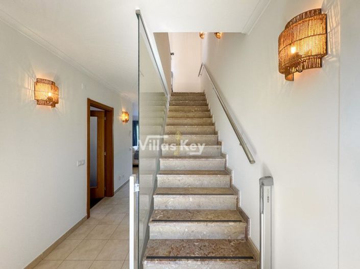 Image No.18-3 Bed House for sale