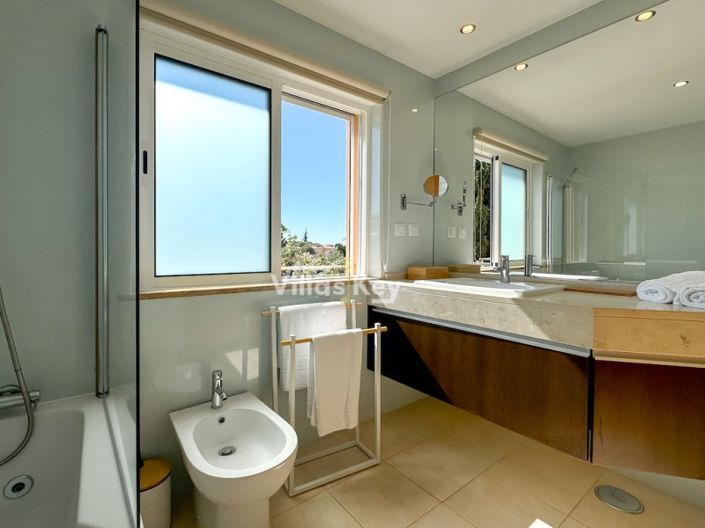 Image No.25-3 Bed House for sale