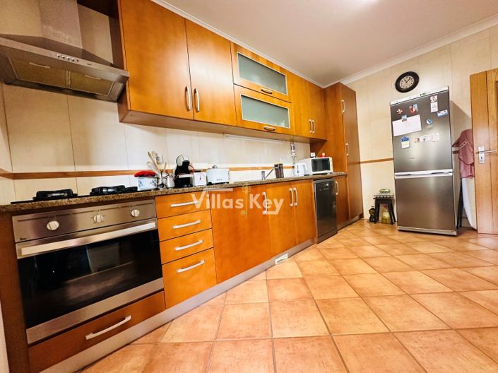 Image No.17-4 Bed House for sale