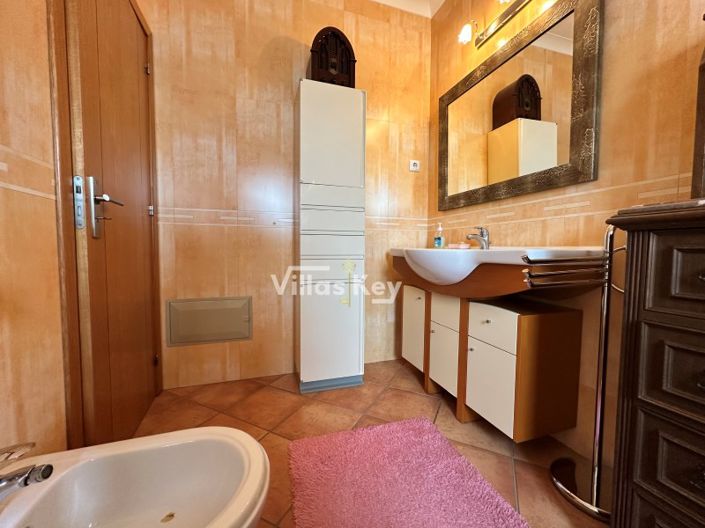 Image No.30-4 Bed House for sale