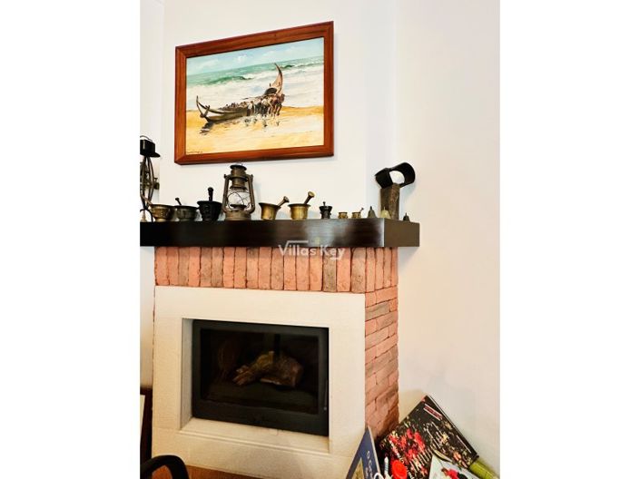 Image No.8-4 Bed House for sale