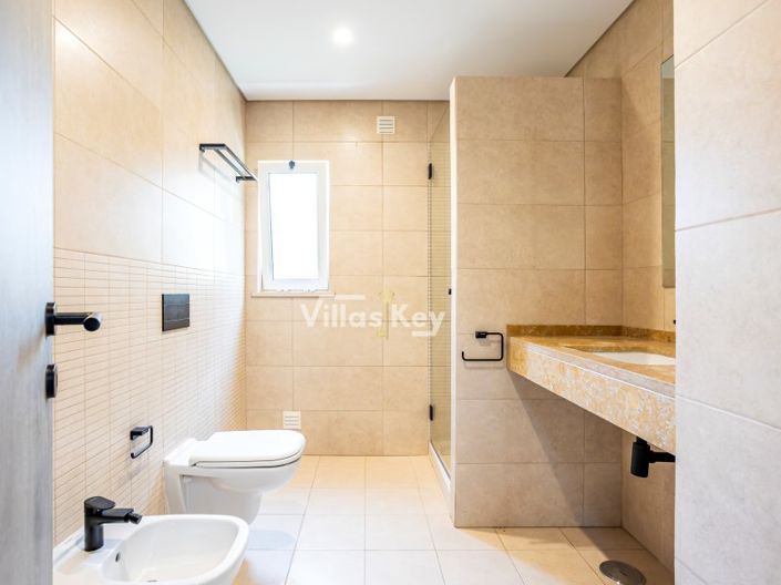 Image No.19-2 Bed House for sale