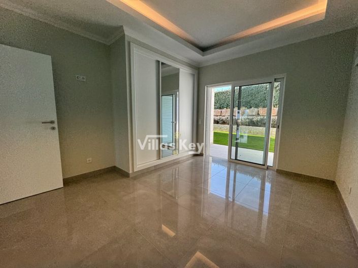 Image No.11-2 Bed House for sale