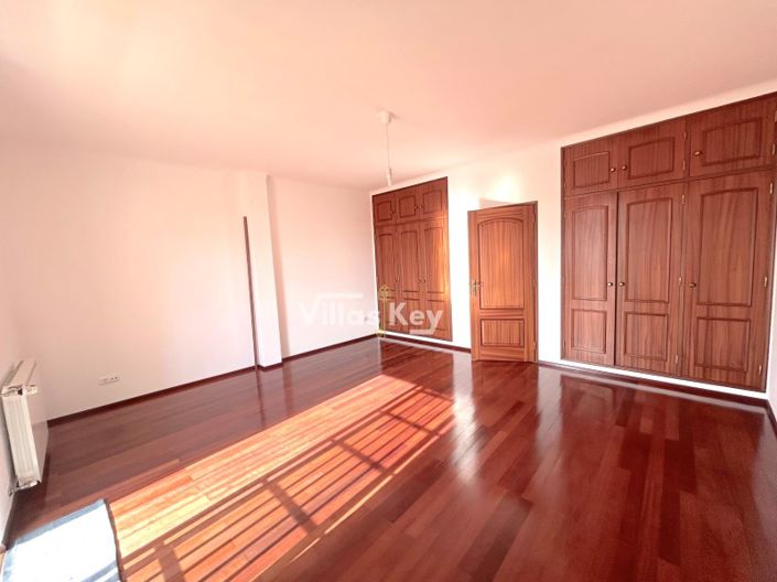 Image No.14-3 Bed House for sale