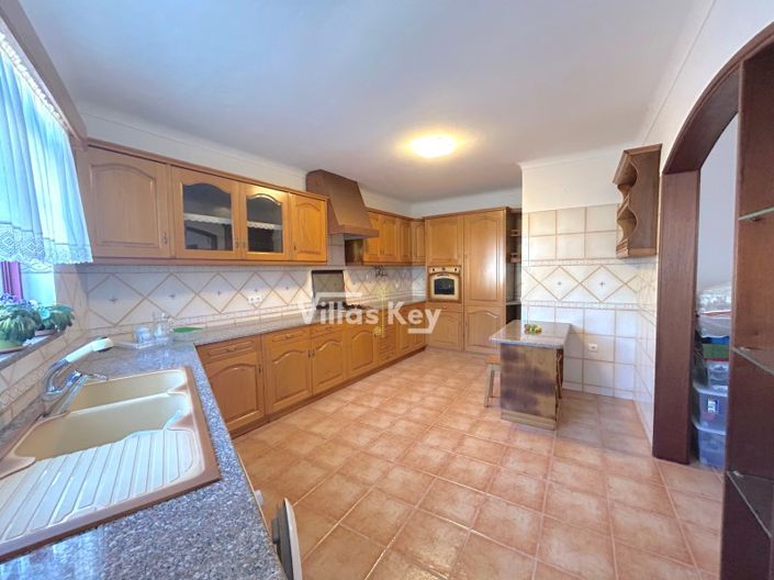 Image No.6-3 Bed House for sale