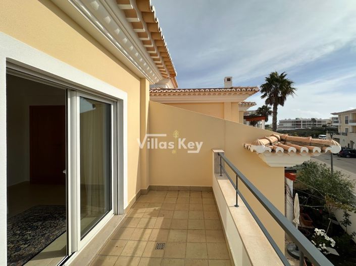 Image No.21-3 Bed Apartment for sale