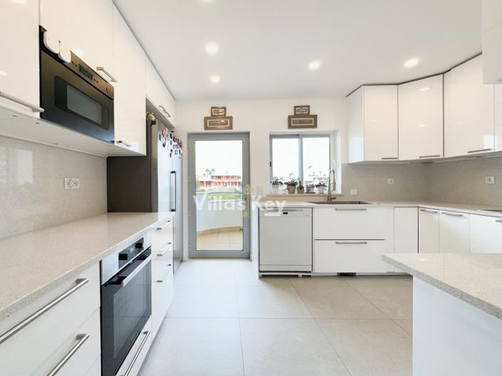 Image No.9-3 Bed Apartment for sale