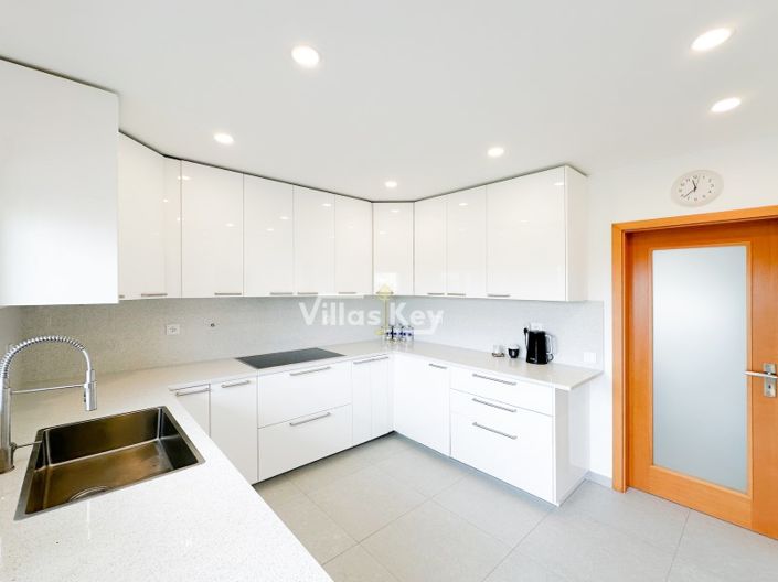 Image No.10-3 Bed Apartment for sale