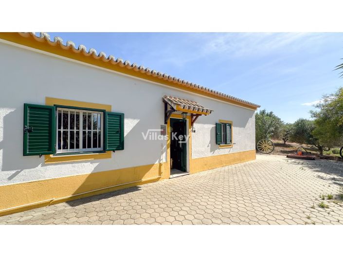 Image No.2-4 Bed Farmhouse for sale