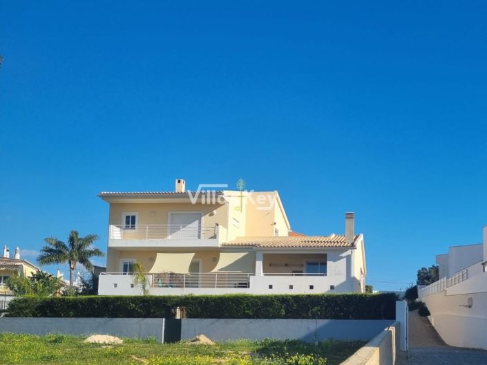 Image No.1-4 Bed House for sale
