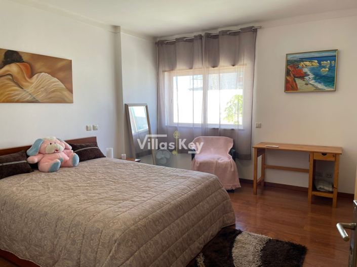 Image No.24-4 Bed House for sale