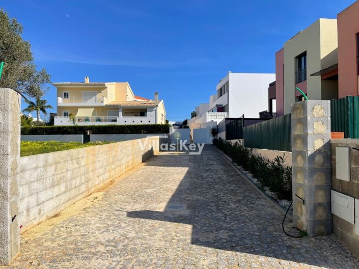 Image No.3-4 Bed House for sale