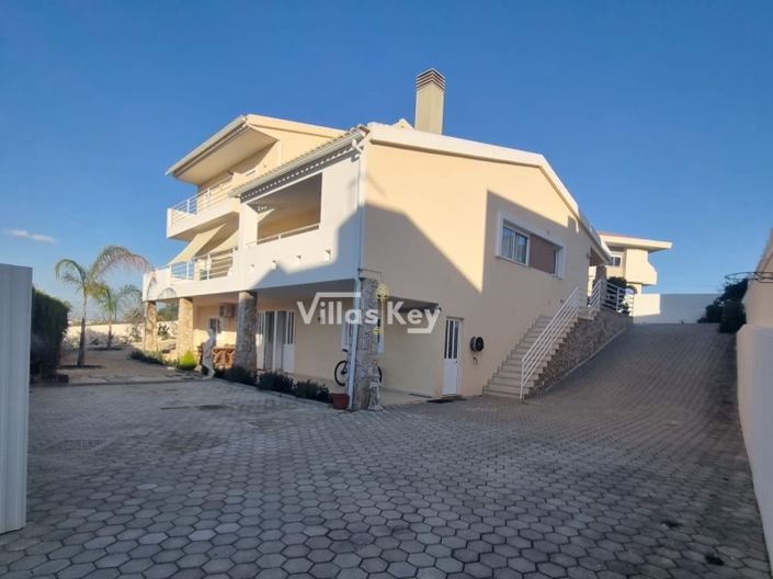 Image No.2-4 Bed House for sale