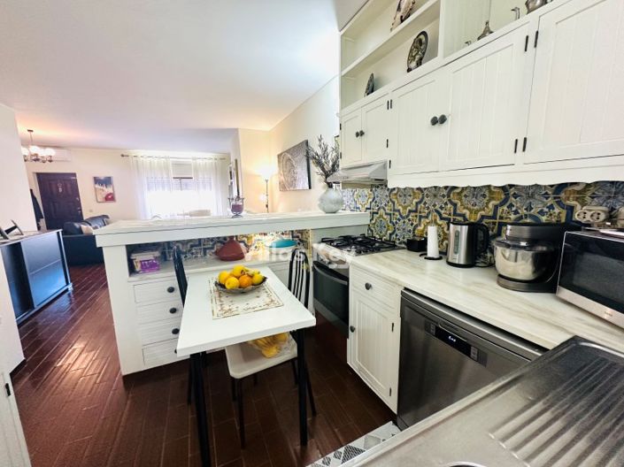 Image No.10-5 Bed House for sale