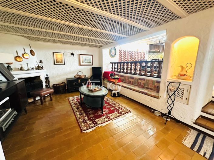 Image No.5-5 Bed House for sale