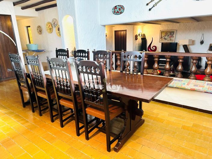 Image No.6-5 Bed House for sale