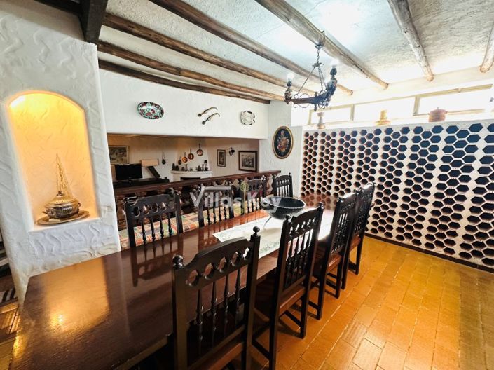 Image No.7-5 Bed House for sale