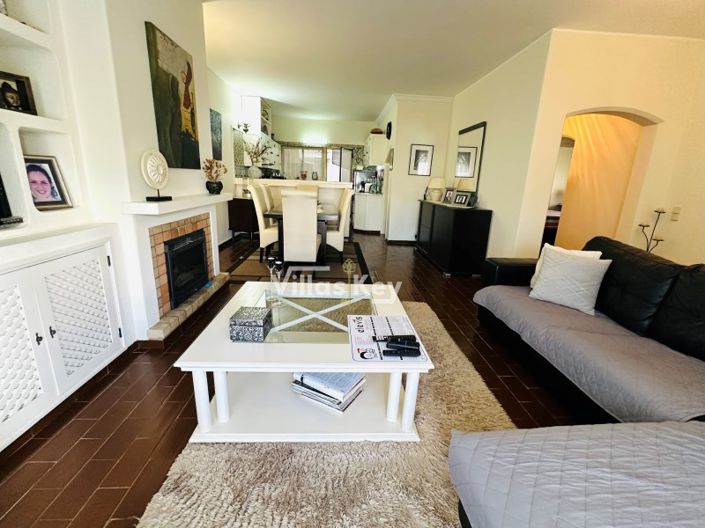 Image No.8-5 Bed House for sale