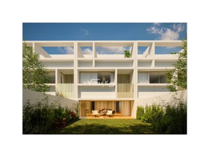 Image No.8-5 Bed House for sale