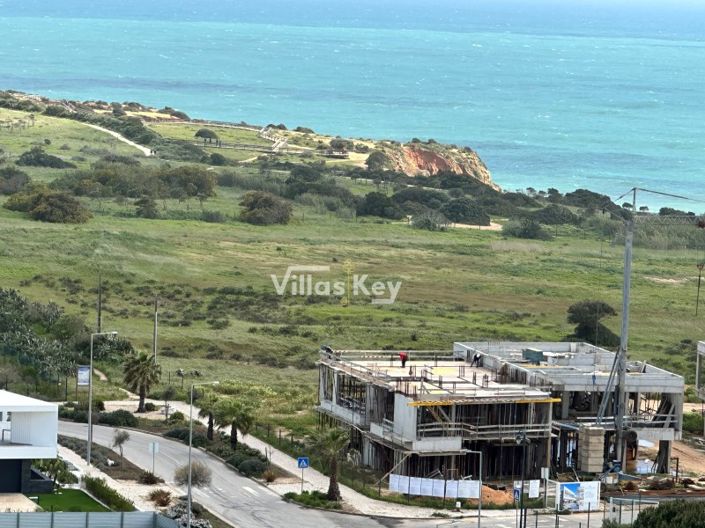 Image No.30-4 Bed House for sale