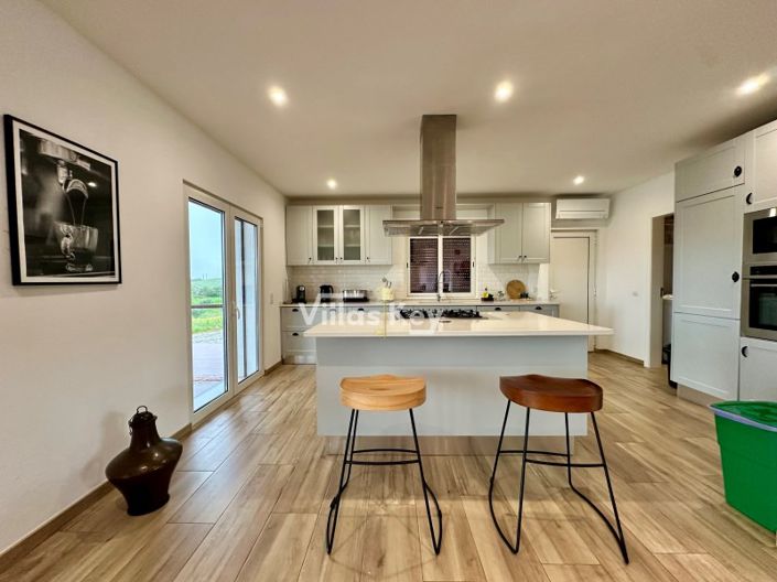 Image No.50-5 Bed Farmhouse for sale