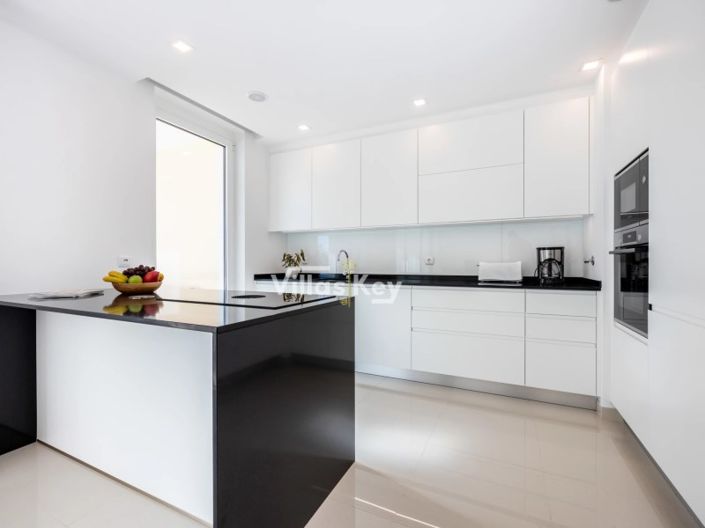 Image No.10-3 Bed Apartment for sale