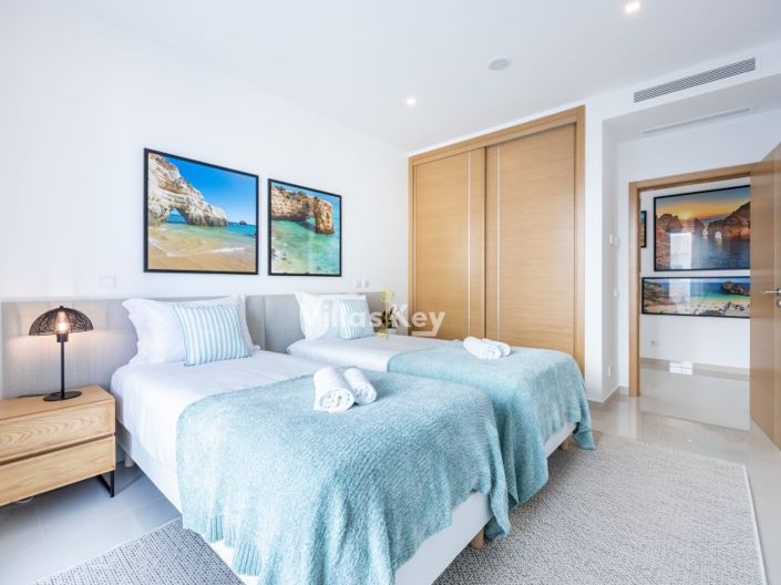 Image No.22-3 Bed Apartment for sale