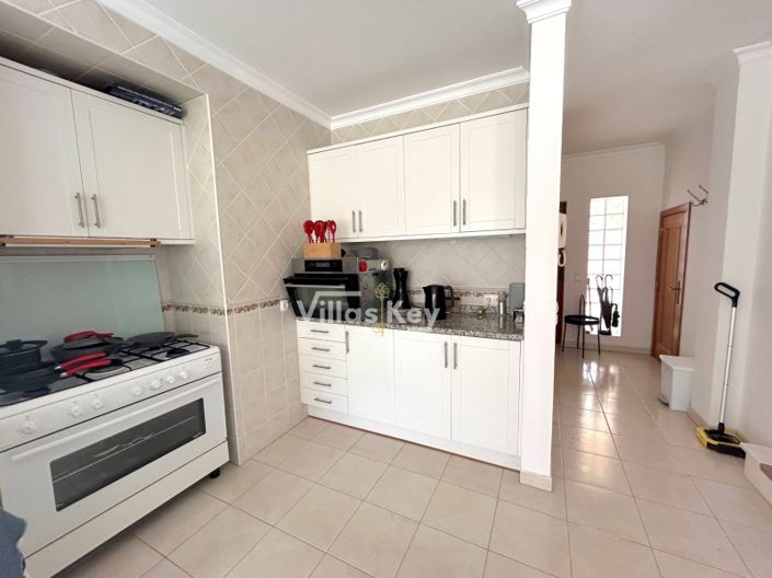 Image No.16-4 Bed House for sale