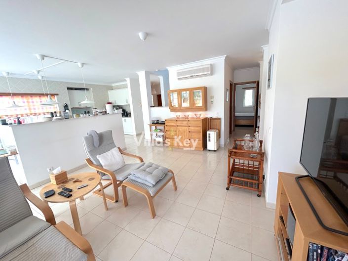 Image No.19-4 Bed House for sale