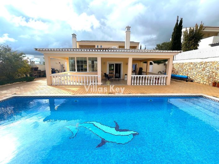 Image No.2-4 Bed House for sale