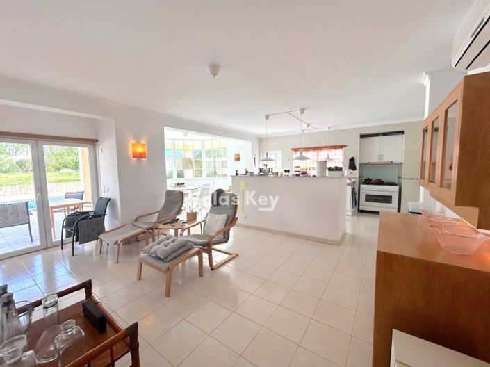 Image No.20-4 Bed House for sale