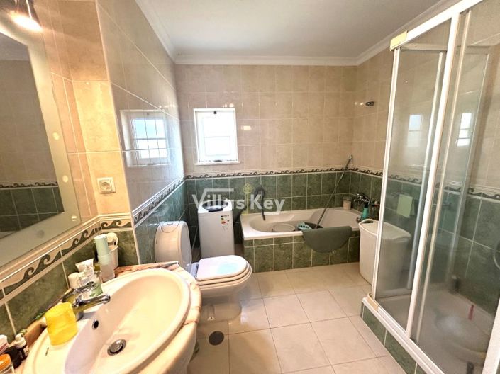 Image No.34-4 Bed House for sale